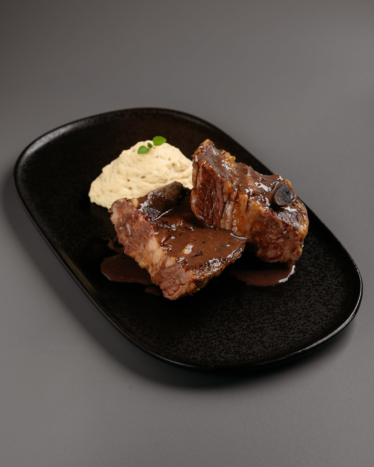 Costilla de Vaca Asada a Baja Temperatura
